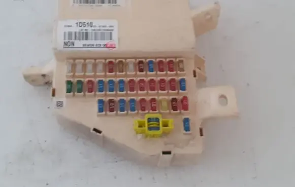 KIA Carens III Fuse module AK3337 919501D510