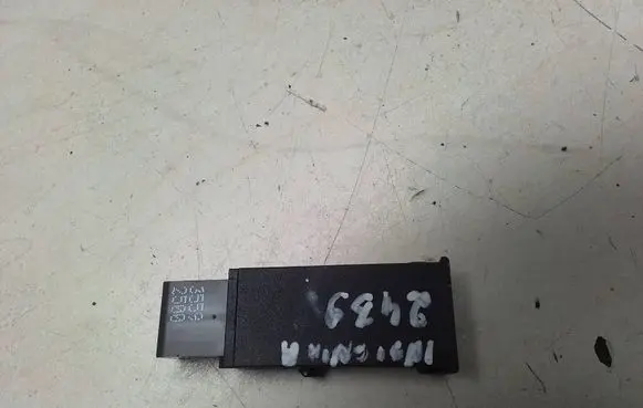Opel Insignia A USB socket connector 13317918