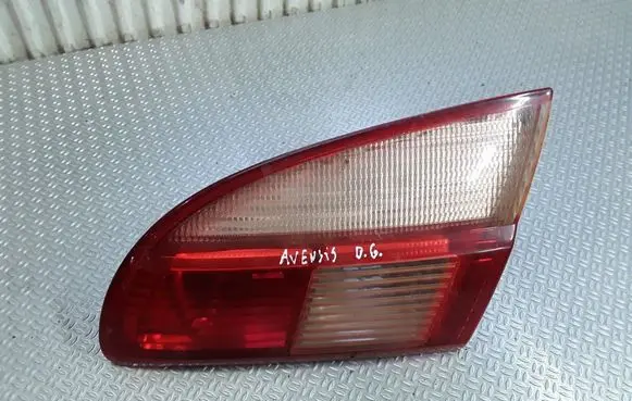Toyota Avensis T220 Tailgate rear/tail lights