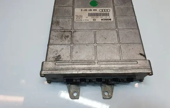 Audi A4 S4 B5 8D Engine control unit/module 8D0907557B 0261203554 0261203555