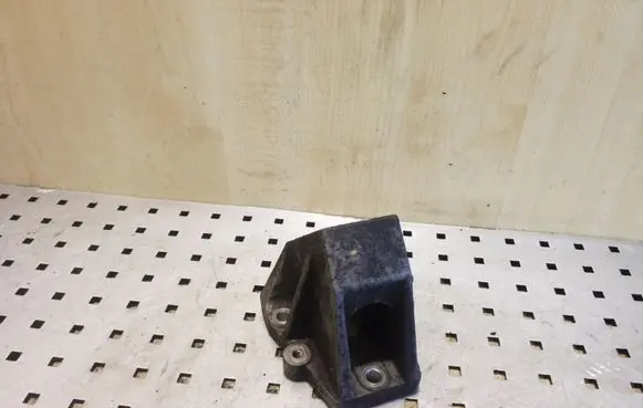 Opel Frontera B Engine mounting bracket