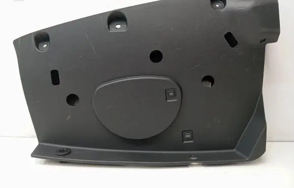 Maserati Levante Dashboard lower bottom trim panel 670047406