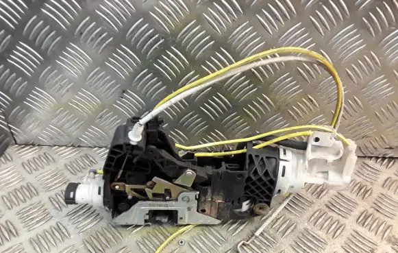 Mercedes-Benz S W220 Rear door lock 2207305735