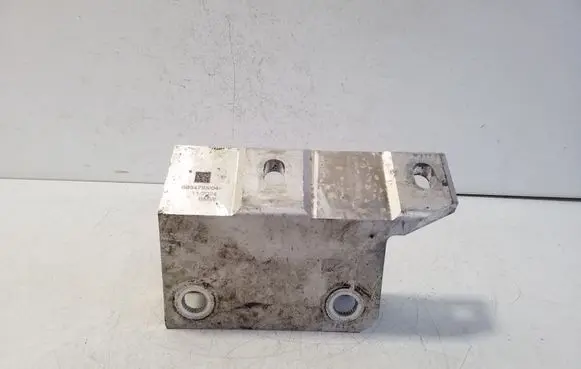 BMW i4 Engine mounting bracket 6894795