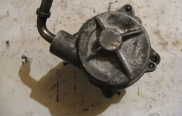 Volvo S40, V40 Vacuum pump 19DTI