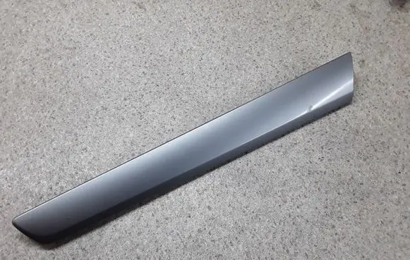Volkswagen PASSAT B7 USA Front door trim bar 561867409B
