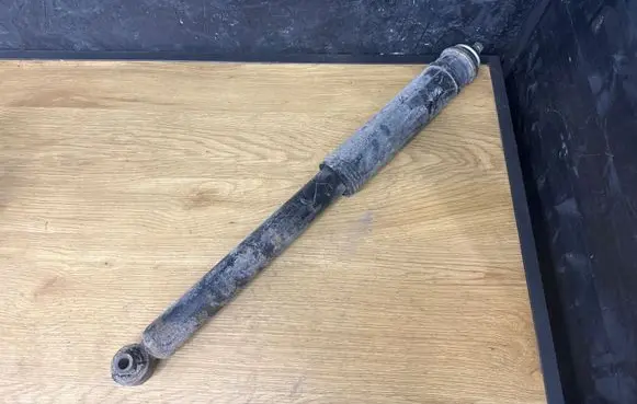 Toyota Auris 150 Rear window strut damper