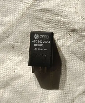 Volkswagen Touareg I Glow plug pre-heat relay 4E0907282A