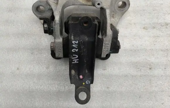 Mazda CX-9 Gearbox mounting bracket