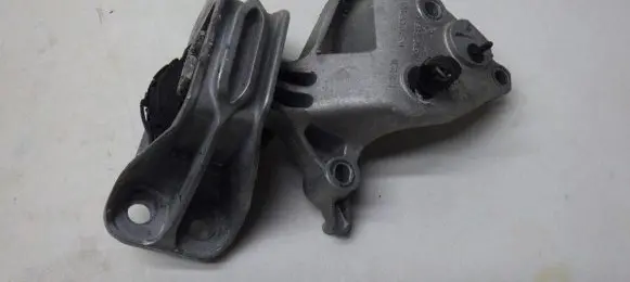 Nissan Qashqai Engine mount vacuum valve 112327345R