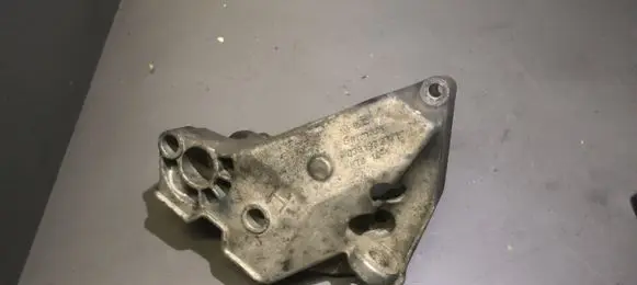 Skoda Octavia Mk1 (1U) Engine mounting bracket 038199207H