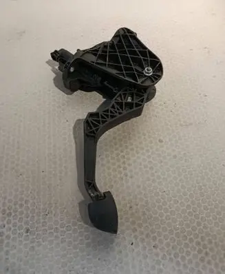 Volkswagen Golf Plus Clutch pedal 1K2721059DK 39001201