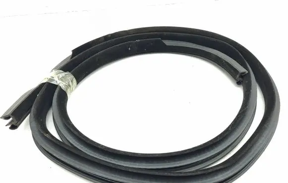 Land Rover Range Rover L405 Rear door rubber seal (on body)