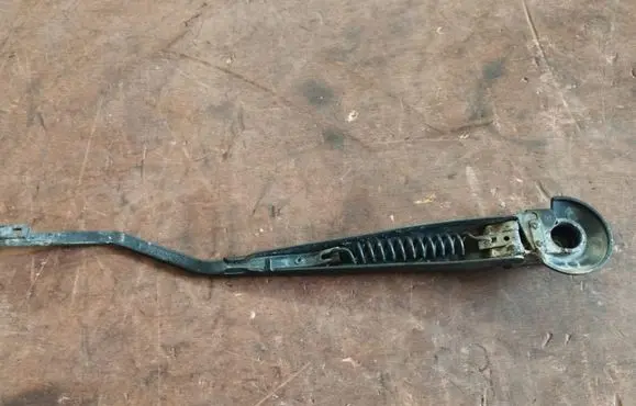 Chrysler Voyager Rear wiper blade arm 4673037F