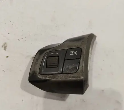 Steering wheel buttons/switches