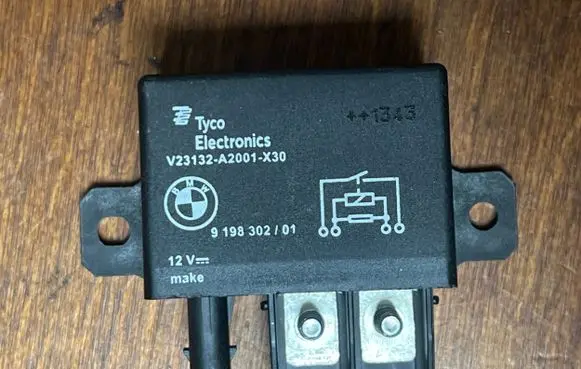 BMW 5 F10 F11 Coolant fan relay 9198302 132A2001X30