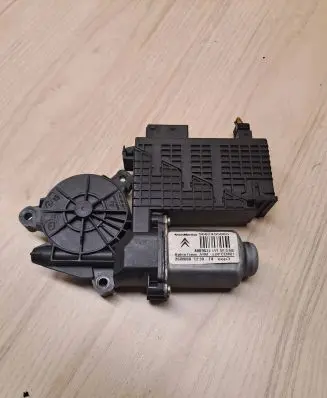 Citroen C4 I Picasso Front door window regulator motor 9682495880 400963E