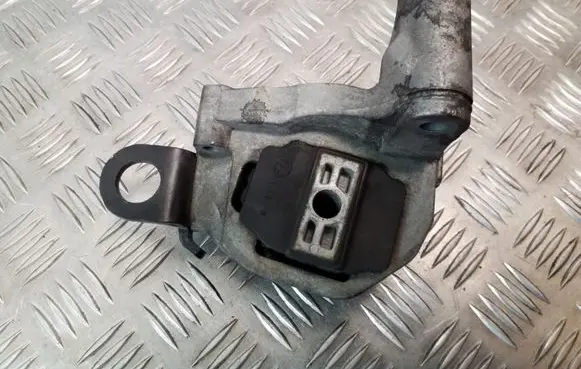 Volvo V70 Engine mount bracket 326C88