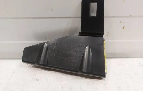 Jeep Grand Cherokee Front bumper mounting bracket 68166065AA