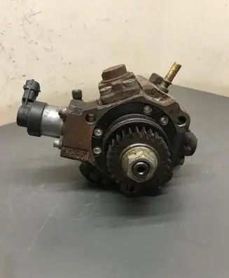 Renault Koleos I Fuel injection high pressure pump 0445010170