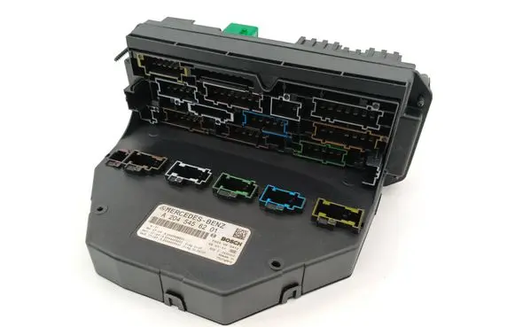 Mercedes-Benz C W204 Fuse box set A2045456201 A2044423200 A2044423300