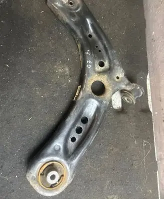 Volkswagen Golf VII Front lower control arm/wishbone 5Q0407151J