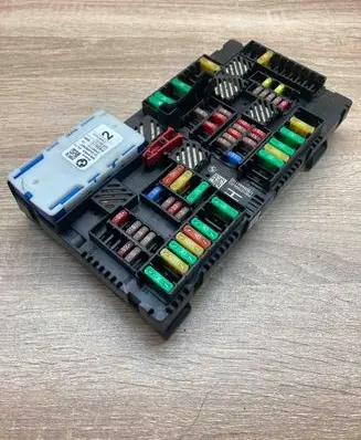 BMW 5 G30 G31 G38 Fuse module 6837090 6992957