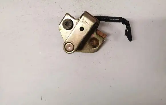 Ford Mondeo Mk III Rear door lock loop/hook striker 96BGF21982AJ 96BG-F21982-AJ