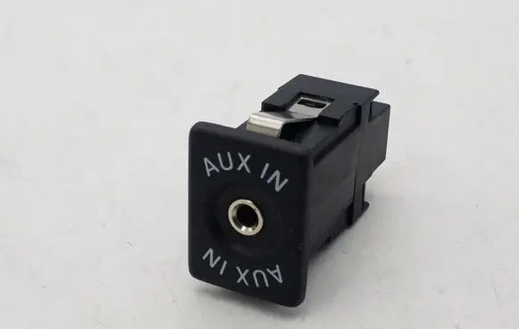 Volkswagen Tiguan AUX in-socket connector 5M0035724