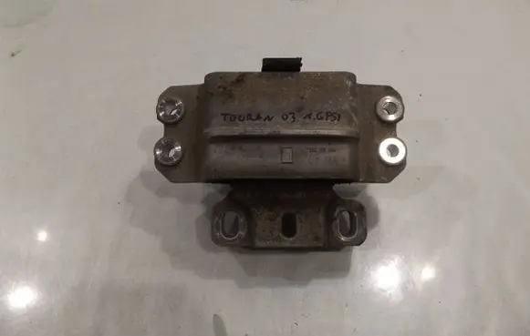 Volkswagen Touran I Engine mount bracket 1K0199555L