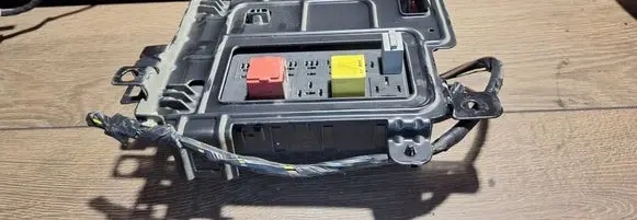 Opel Zafira B Fuse module 12769679