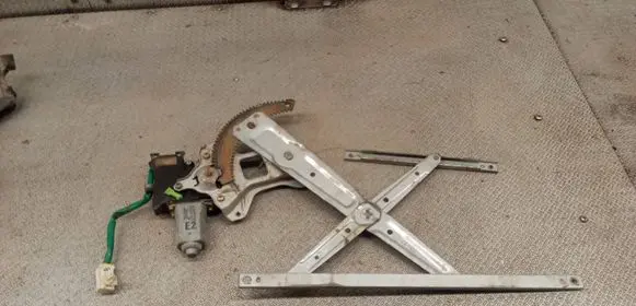 Mitsubishi Pajero Pinin Front door window regulator with motor MR371758