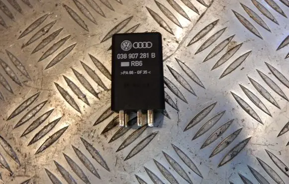 Audi A6 S6 C6 4F Glow plug pre-heat relay 0281003032 43223