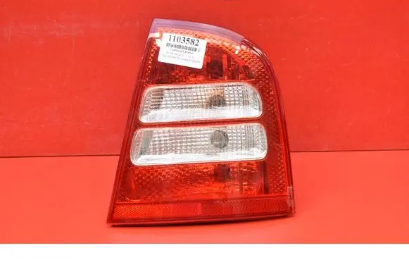 Skoda Octavia Mk2 (1Z) Rear/tail lights 1U6945112