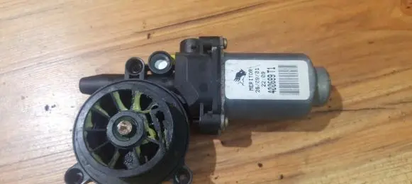Nissan Almera Tino Front door window regulator motor 400699t1