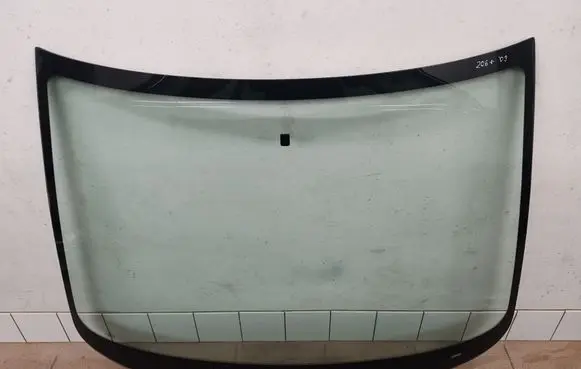Peugeot 206+ Front windscreen/windshield window 