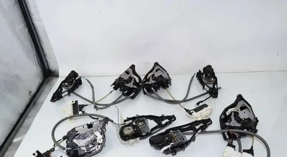 BMW 7 G11 G12 Front door soft close latching motor 2581894 2581896 2581891
