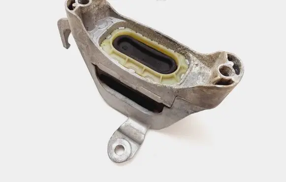Chevrolet Orlando Engine mount bracket V06468 2107732