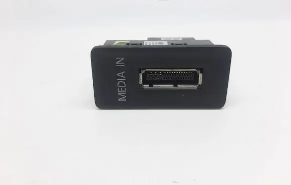 Volkswagen Golf VII USB socket connector 5G0035222A