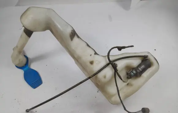 Volkswagen Amarok Windshield washer fluid reservoir/tank 2H0955453 1K5955651