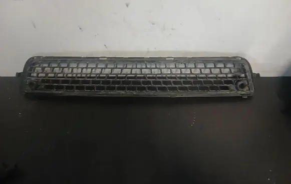 Volvo V70 Front bumper lower grill 30763113 30678636