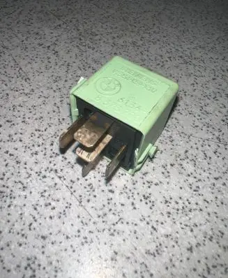 BMW 5 E39 Other relay 8373700