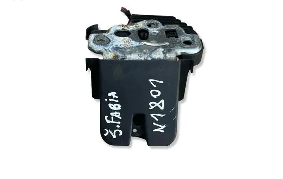 Skoda Fabia Mk3 (NJ) Tailgate/trunk/boot lock/catch/latch 8R0827505