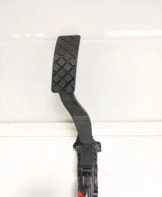 Volkswagen Golf VII Accelerator throttle pedal 5Q1723503F 6PV01062101
