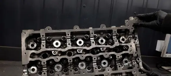 Mercedes-Benz E W212 Engine head a6510105611