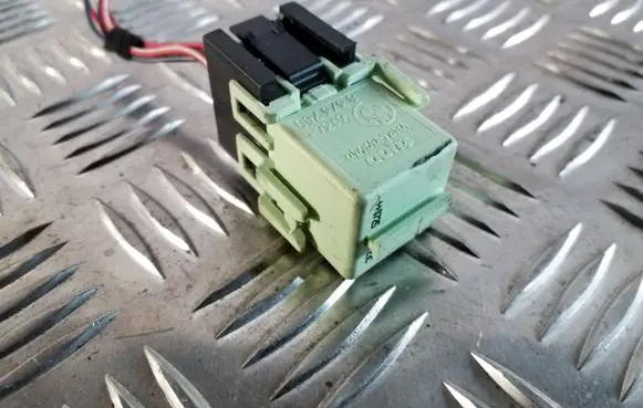 BMW X3 E83 Other relay 8373700