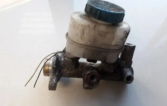 Nissan Almera N16 Master brake cylinder