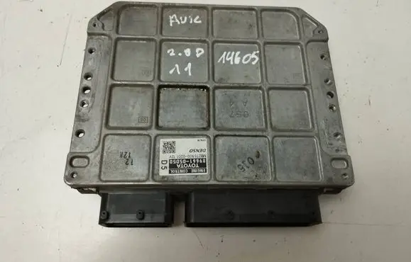 Toyota Avensis T270 Engine control unit/module 8966105D50 MB2759000201