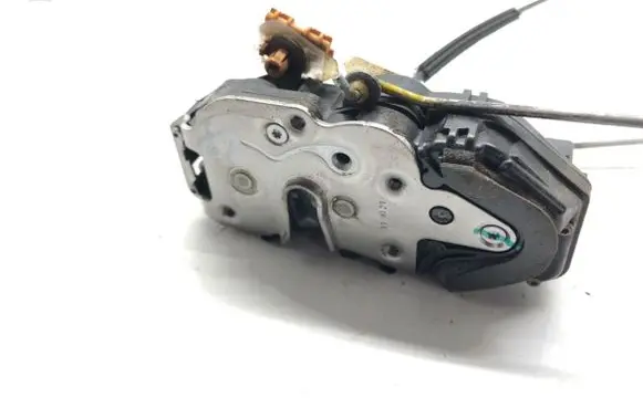 Chevrolet Orlando Front door lock 13579522