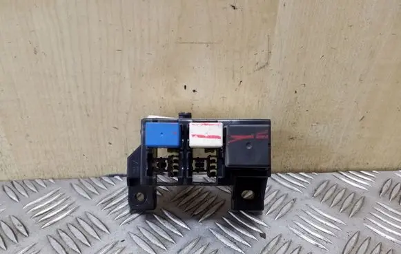 KIA Sorento Relay mounting block 913413E250
